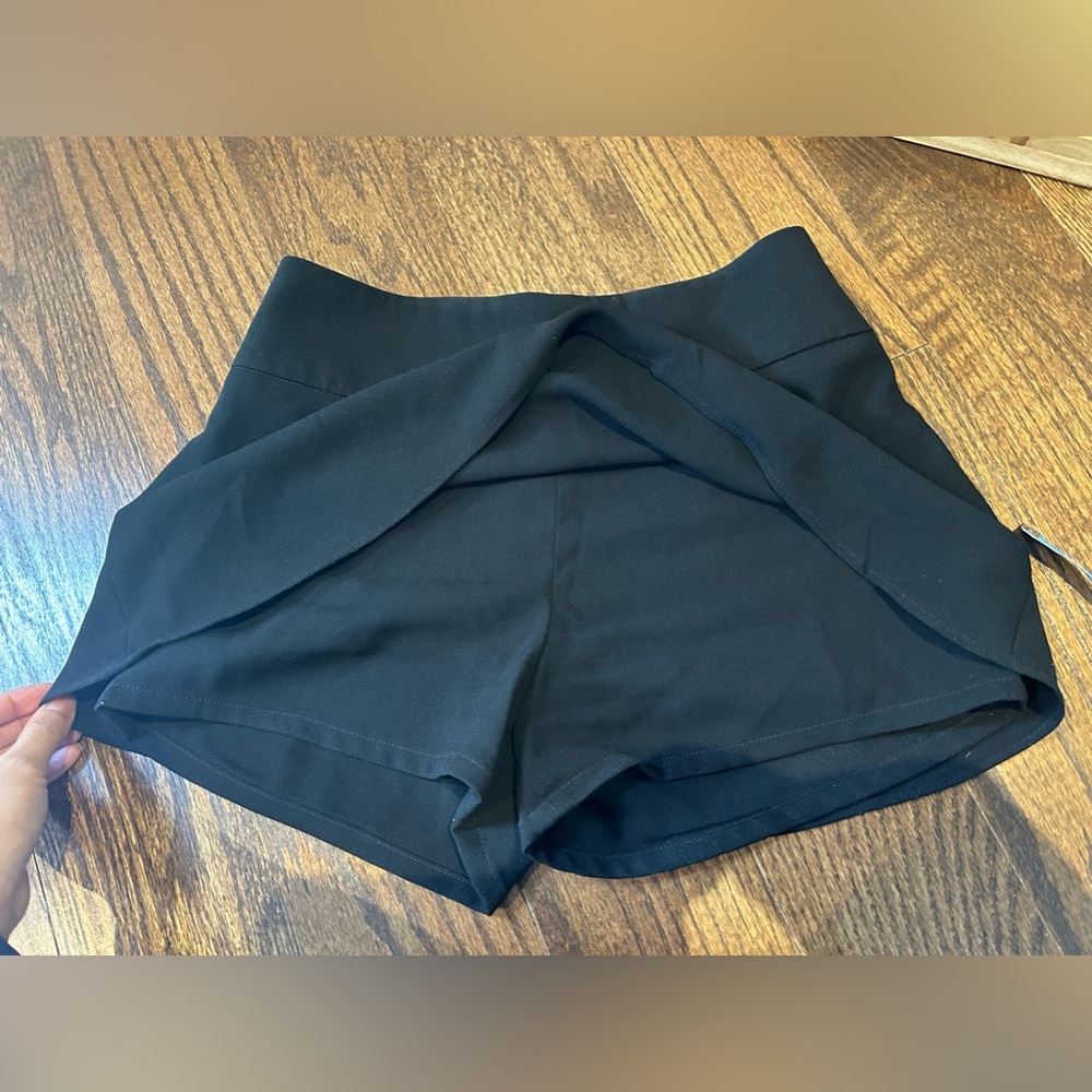 Express Black Women's Shorts - Picture 9 of 9